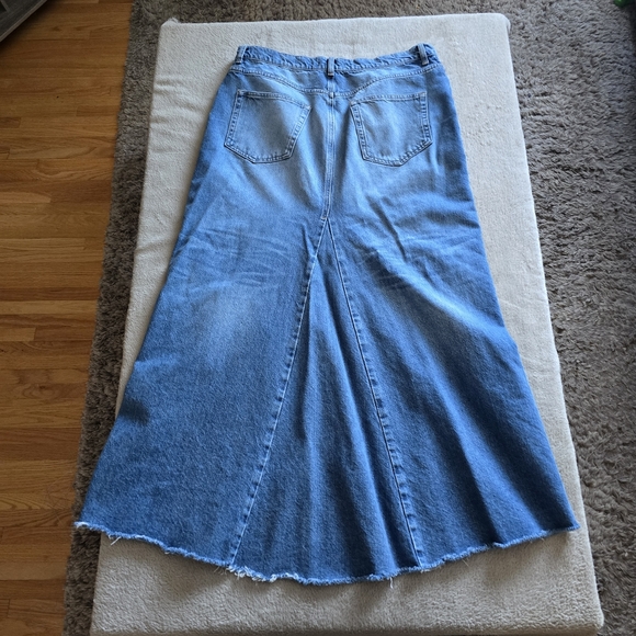 Reformation Tazz Denim Maxi Skirt in Hemlock size 31 - Picture 6 of 11